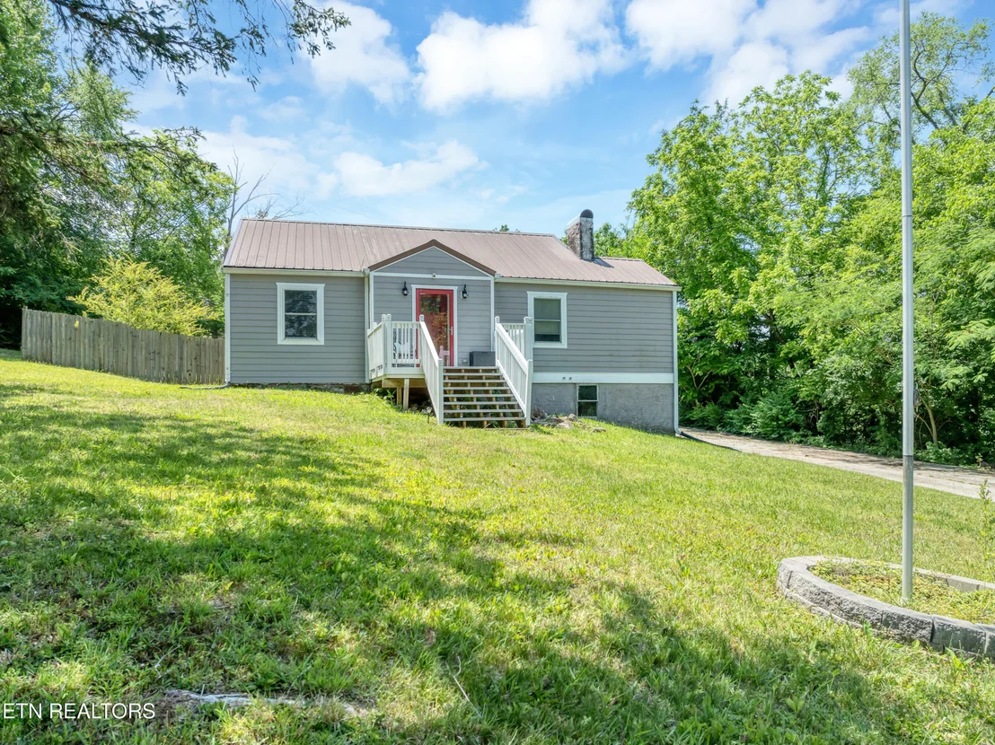 Photo of 400 Slack Rd