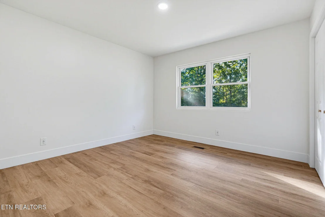 Photo of 845 W Outer Drive