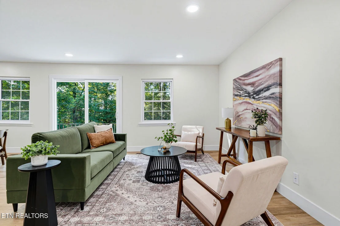 Photo of 845 W Outer Drive