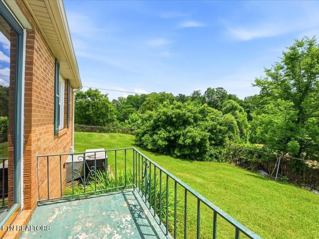 Photo of 818 Guy Collins Rd