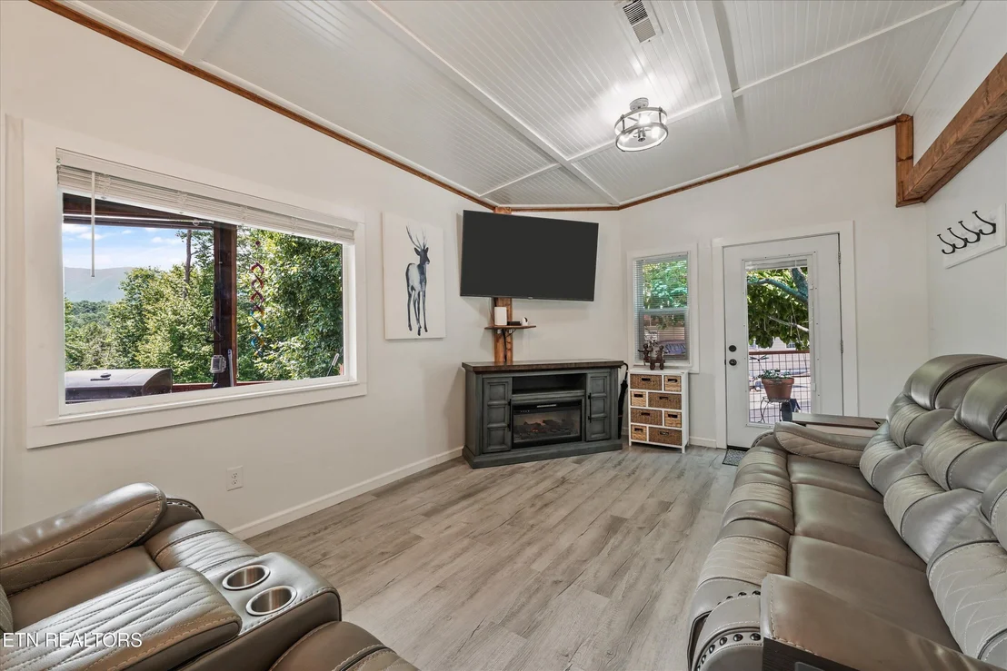 Photo of 844 Peacock Ridge Rd