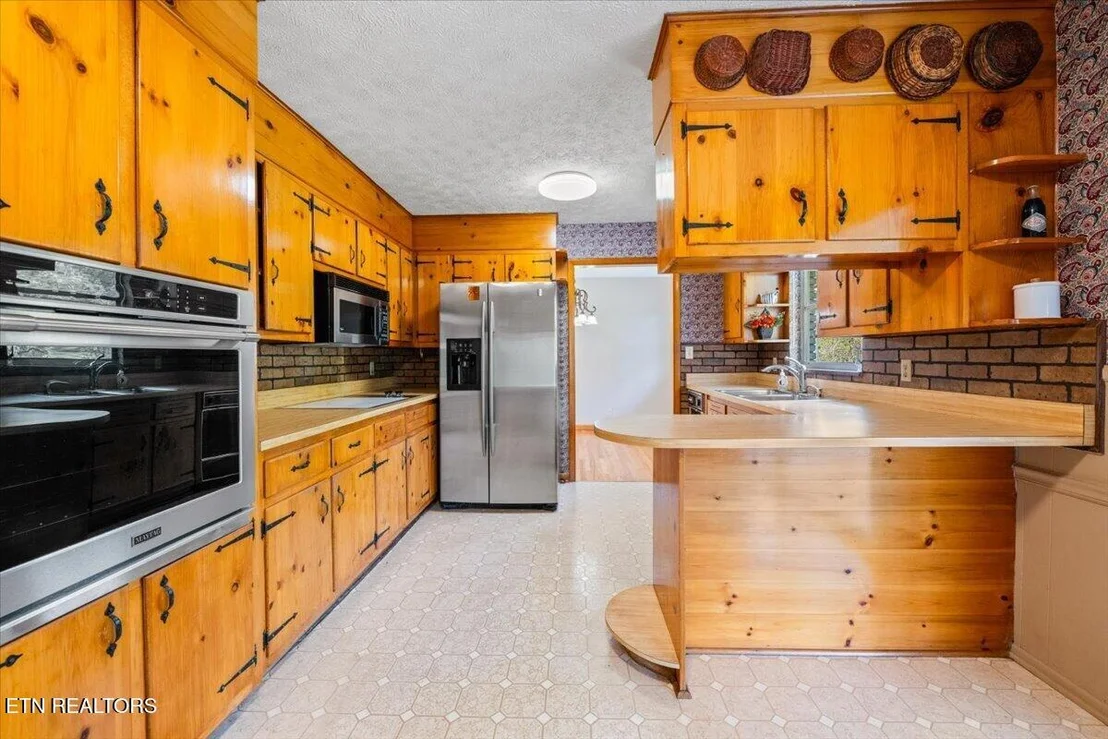 Photo of 154 E Wolf Valley Rd
