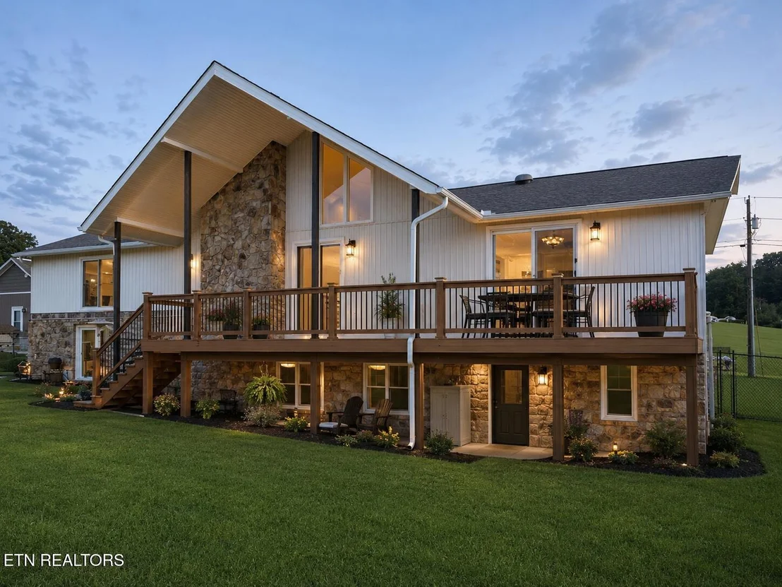 Photo of 382 Edgelake Drive
