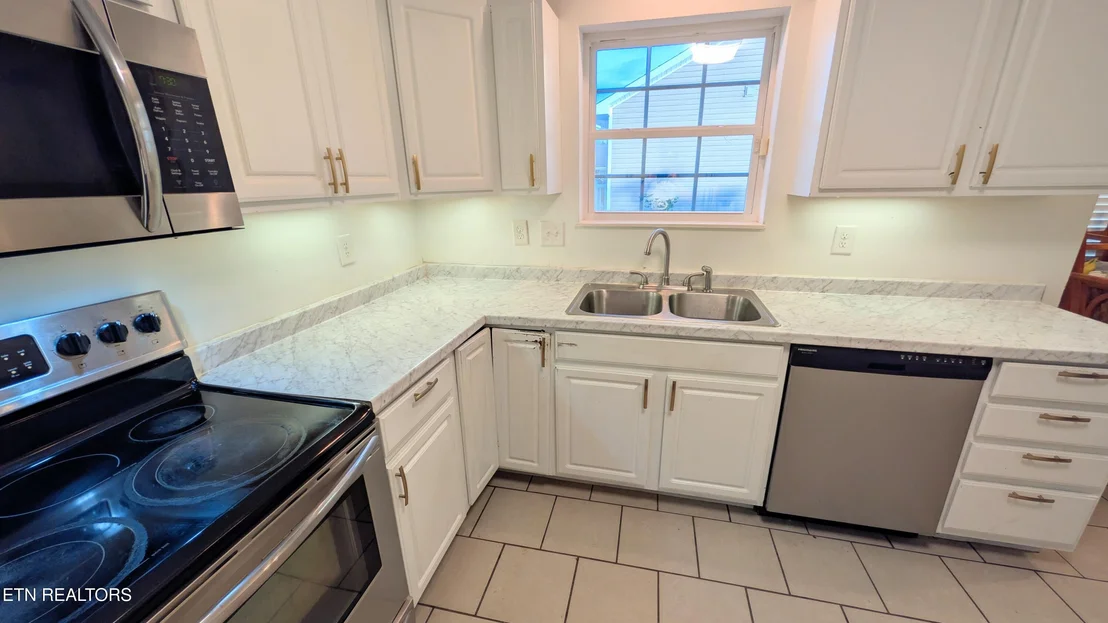 Photo of 447 Cornus Ave