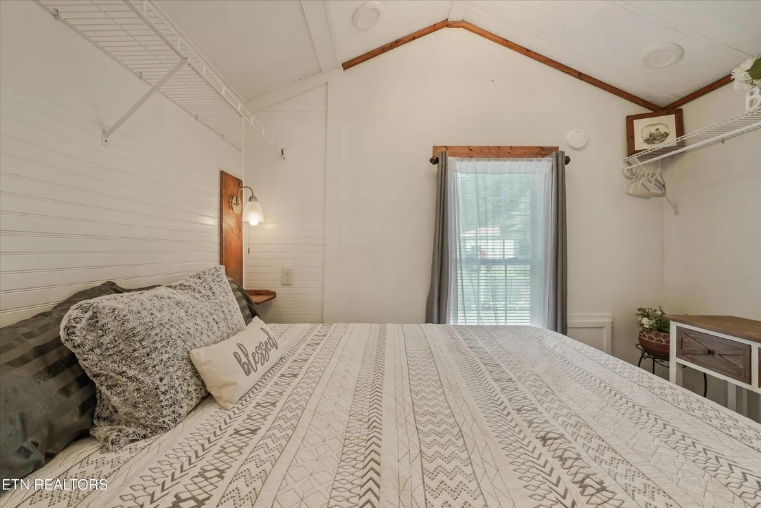 Photo of 844 Peacock Ridge Rd