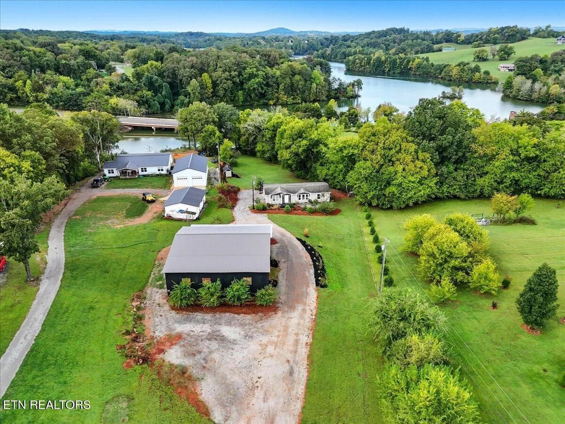 Photo of 340 Trigonia Rd