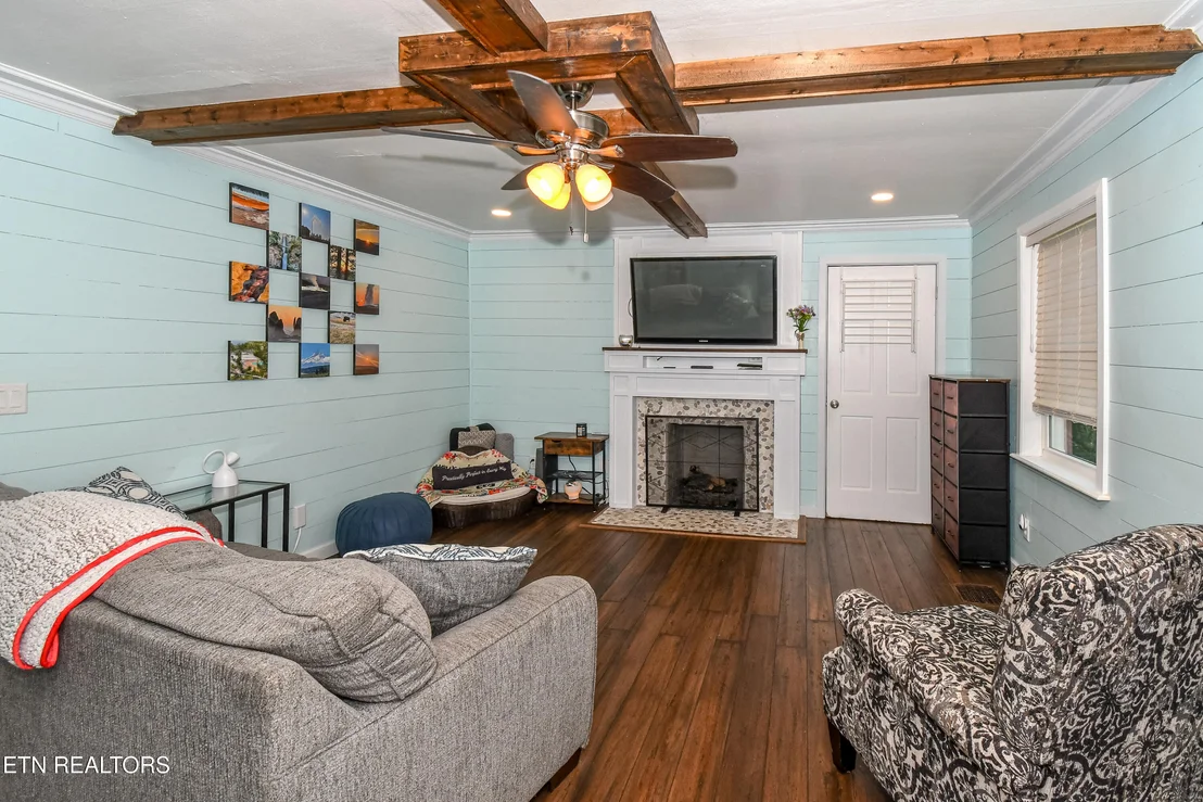 Photo of 400 Slack Rd