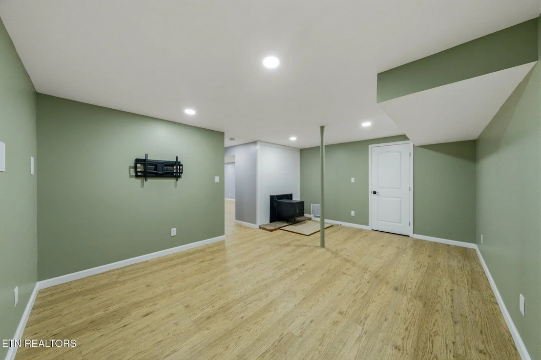 Photo of 960 Cave Rd