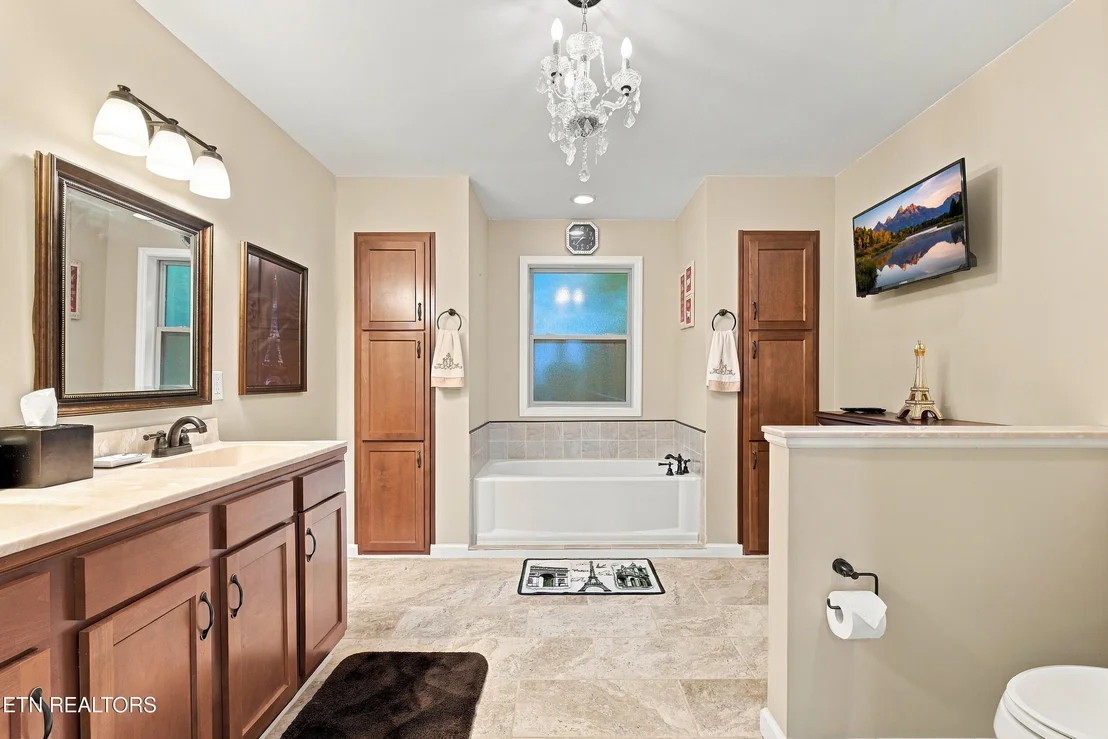 Photo of 2021 Compton Court