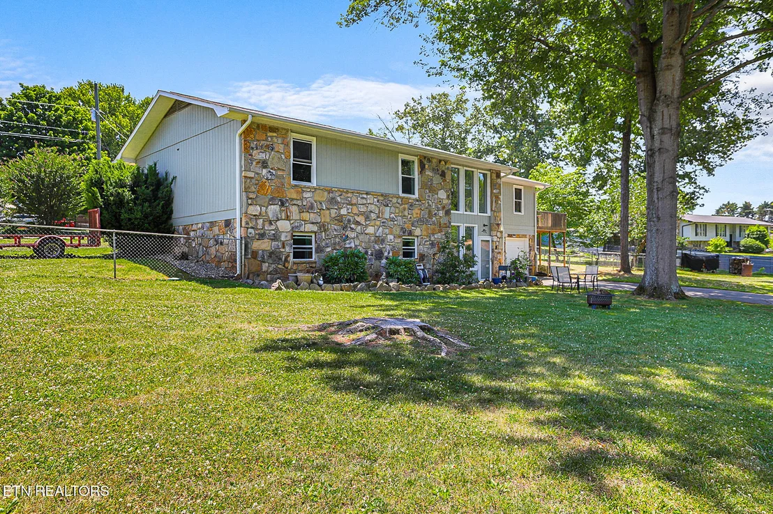 Photo of 146 Vanderview Drive