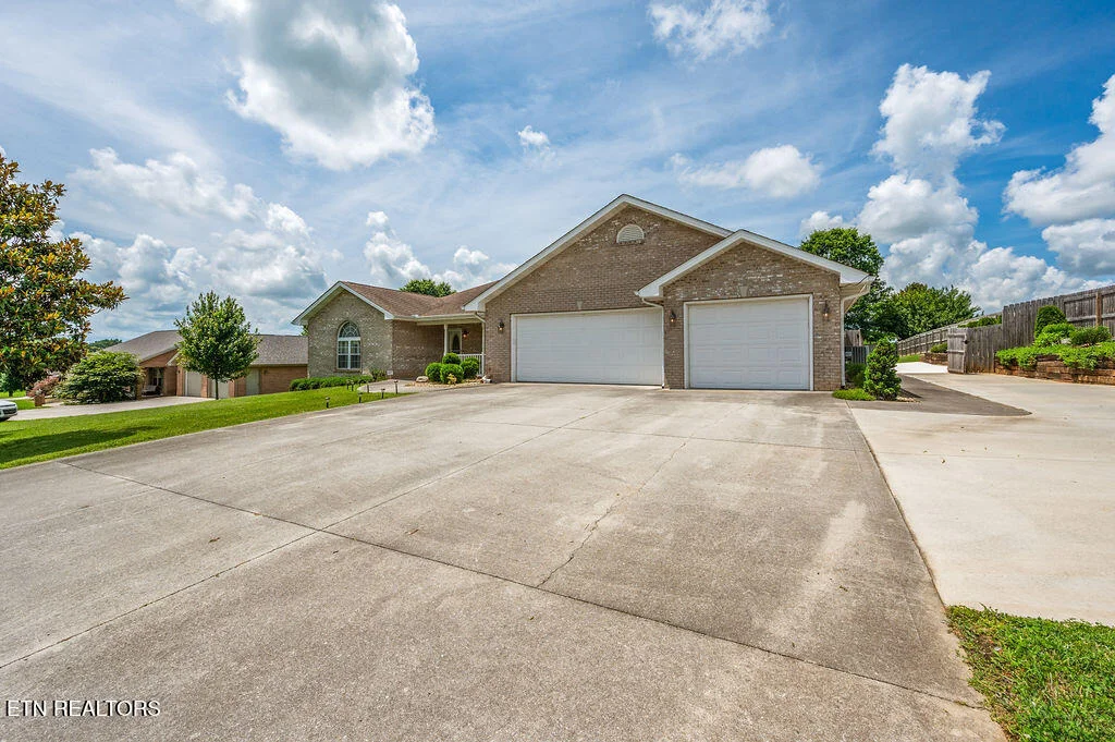 Photo of 674 Southview Circle