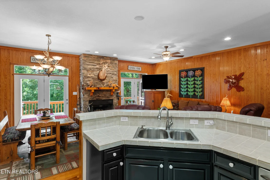 Photo of 122 Lakeside Trace