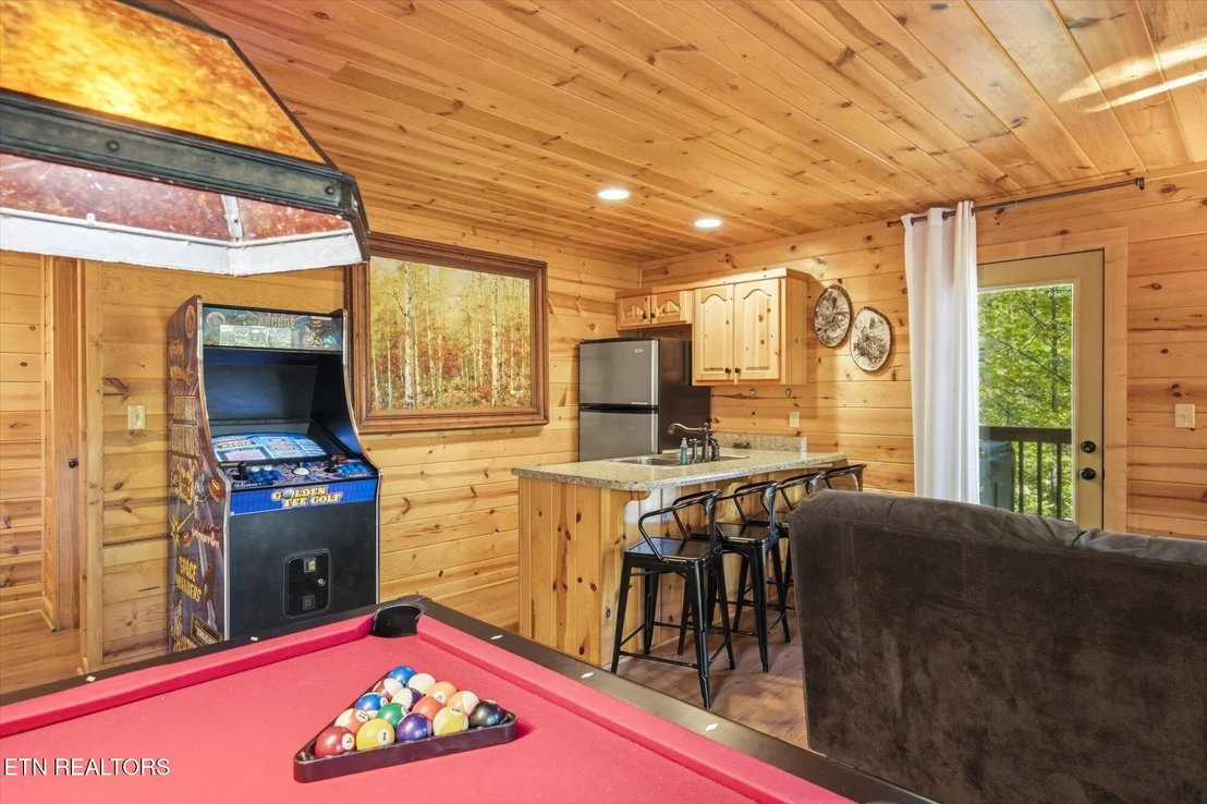 Photo of 2440 Breezy Rd