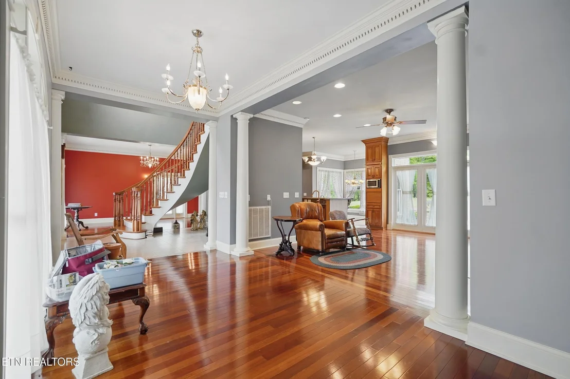 Photo of 6005 Powell Valley Rd