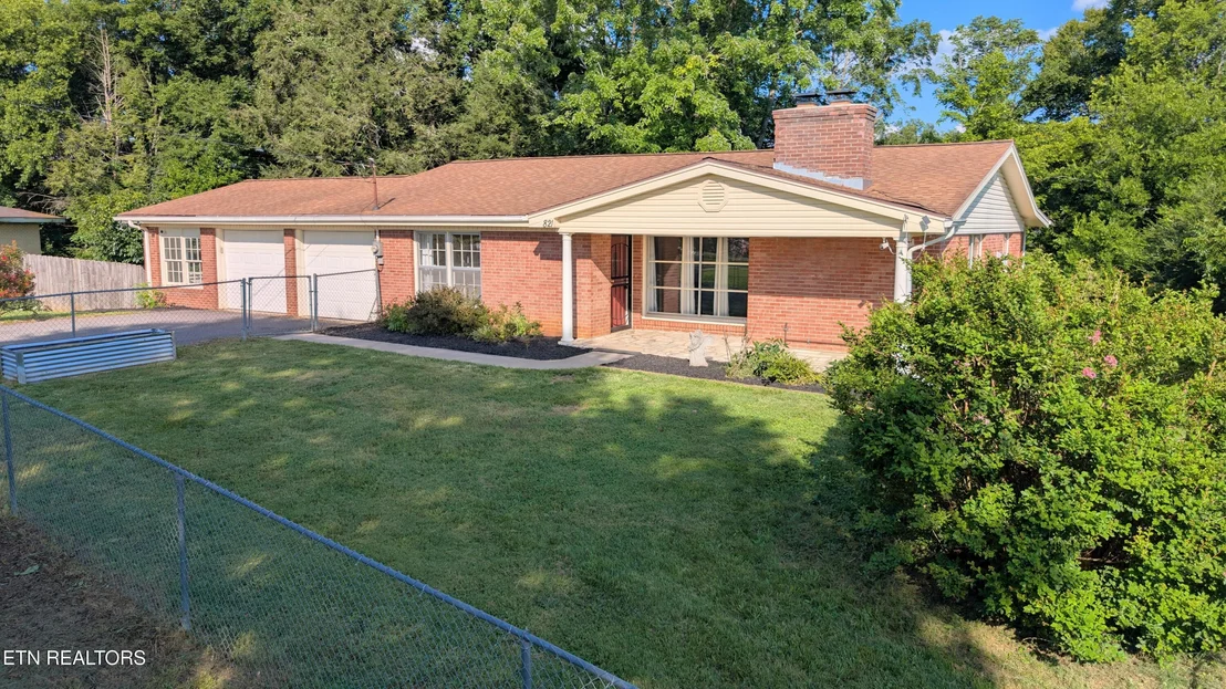 Photo of 821 Commanche Drive