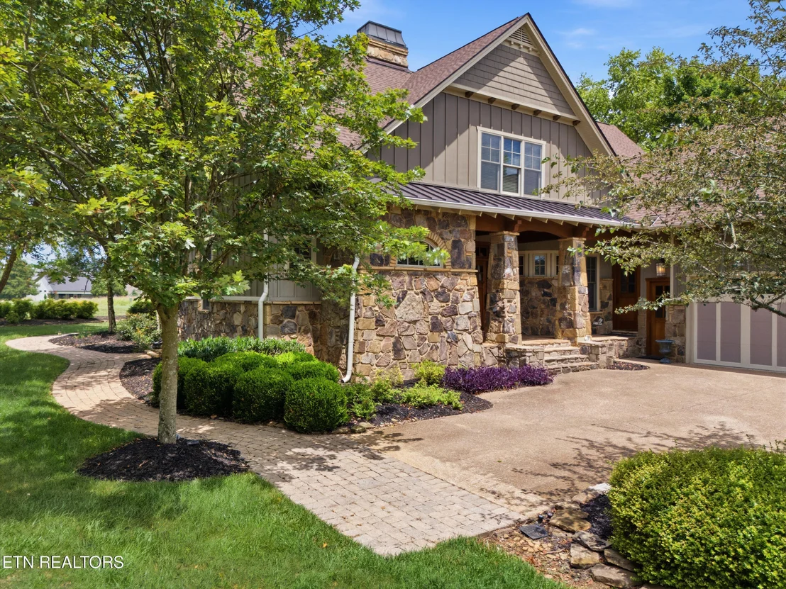 Photo of 593 Old Barn Lane
