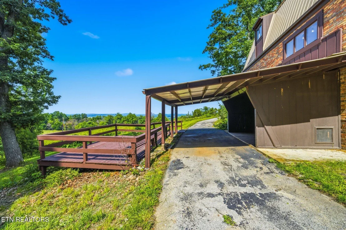 Photo of 960 Cave Rd