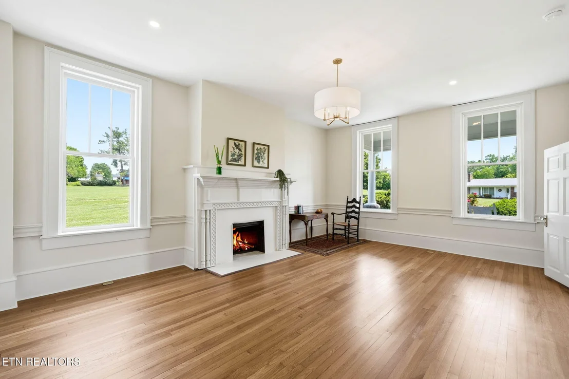 Photo of 240 Maplehurst Lane