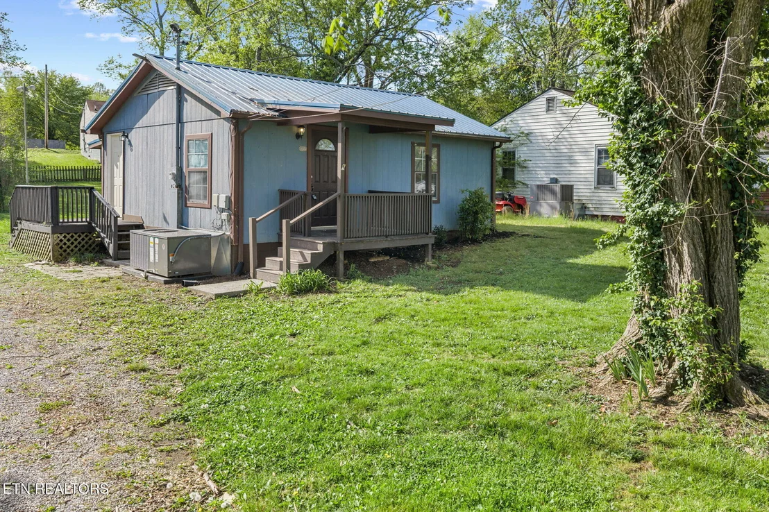 Photo of 1005 Drive D.
