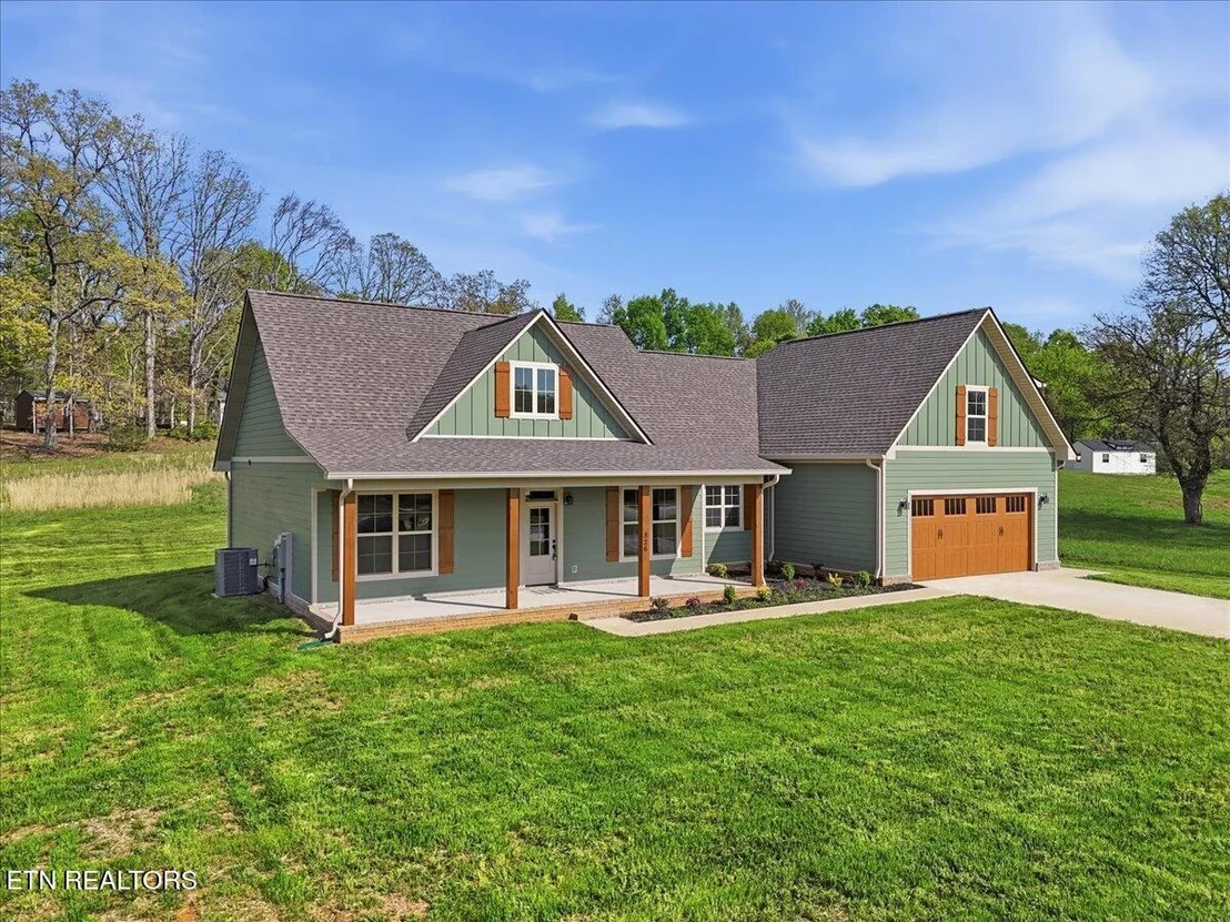 Photo of 826 Sophie Drive