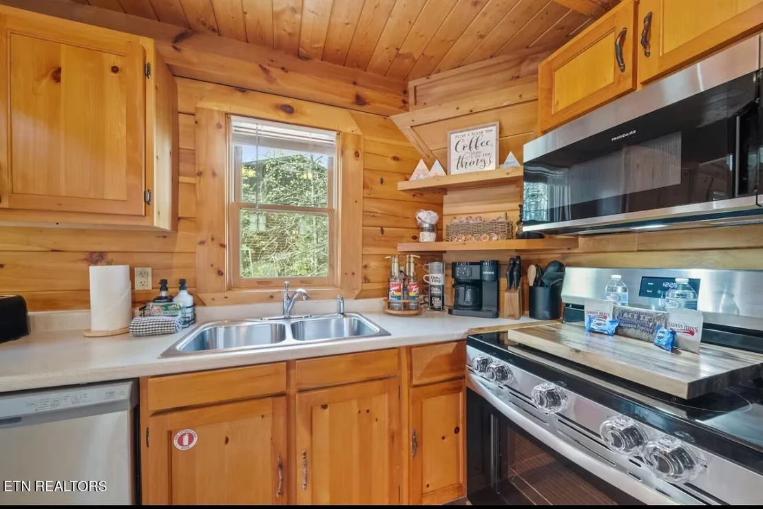 Photo of 2864 Pine Haven Drive