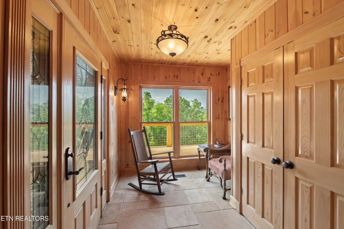 Photo of 1265 Lookout Tr