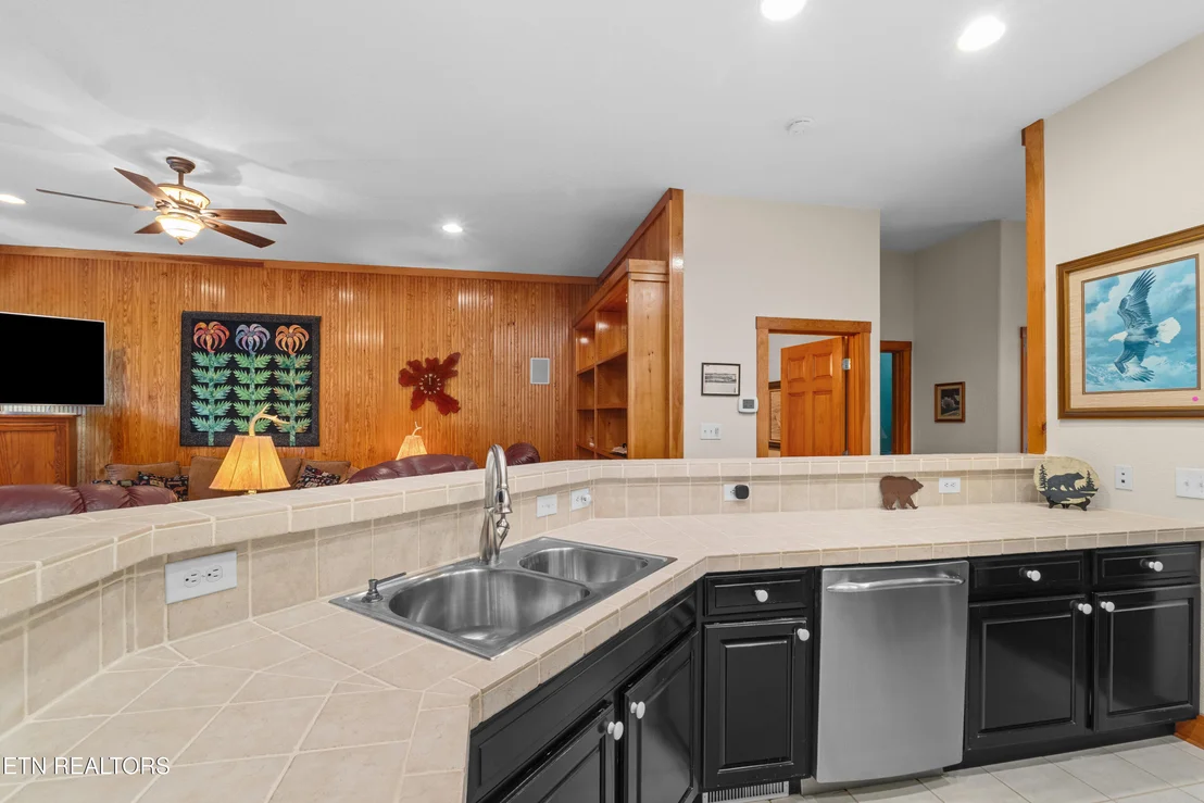 Photo of 122 Lakeside Trace