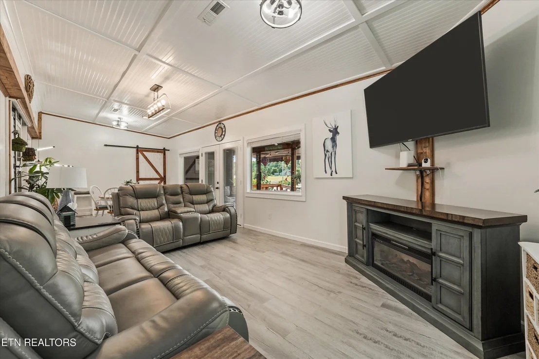 Photo of 844 Peacock Ridge Rd