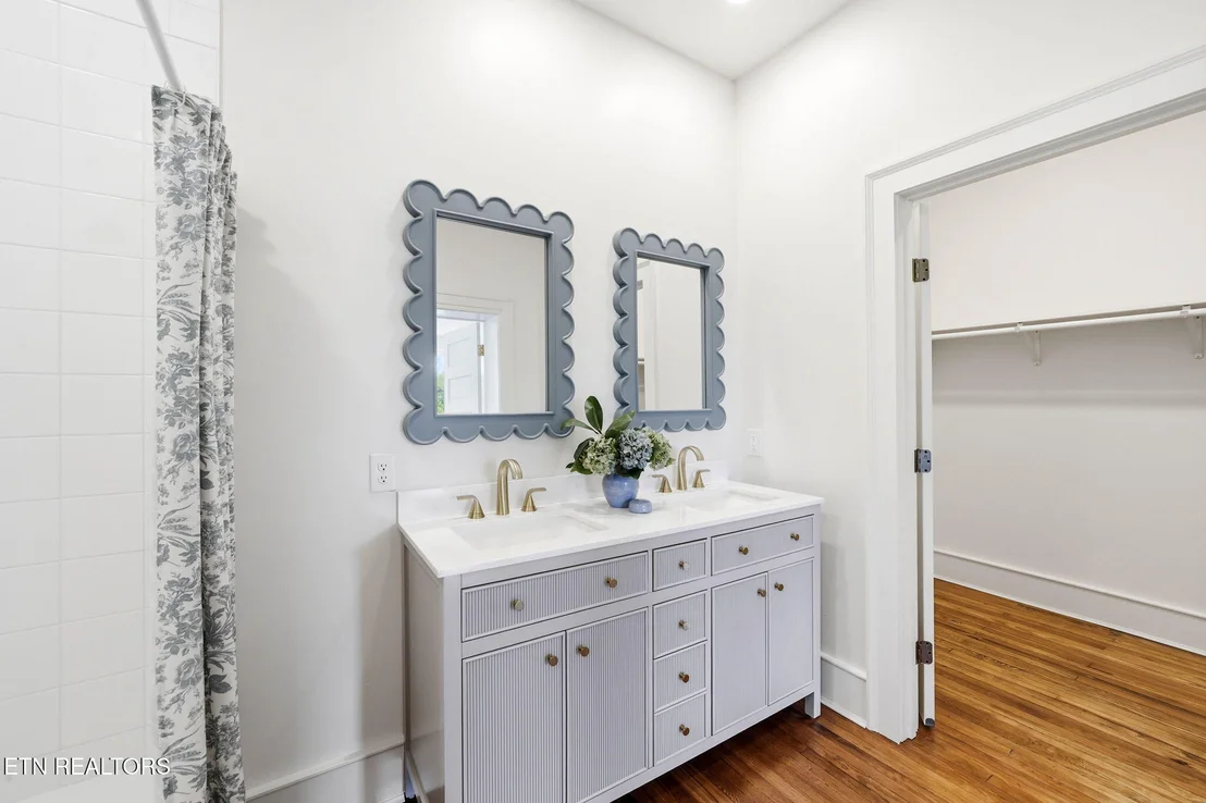 Photo of 240 Maplehurst Lane
