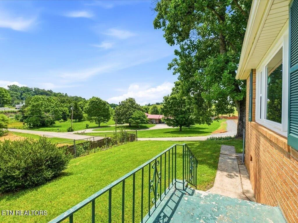 Photo of 818 Guy Collins Rd