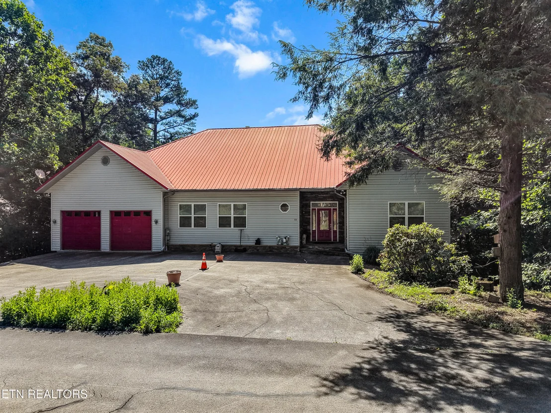 Photo of 122 Lakeside Trace