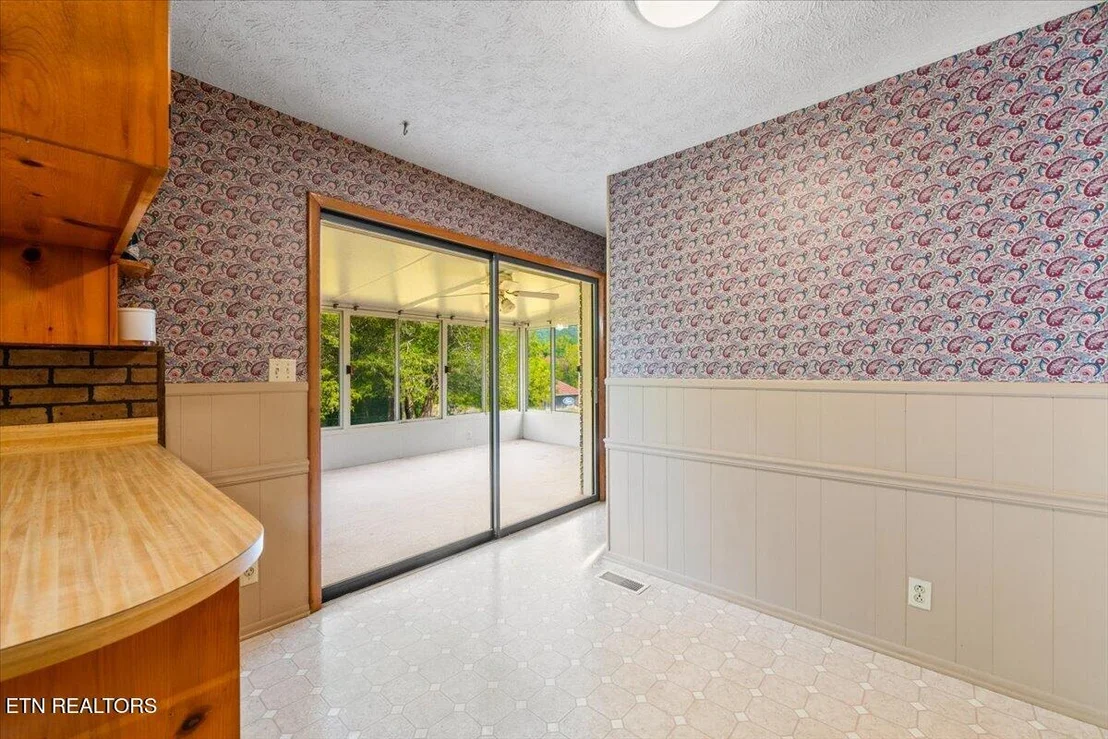Photo of 154 E Wolf Valley Rd