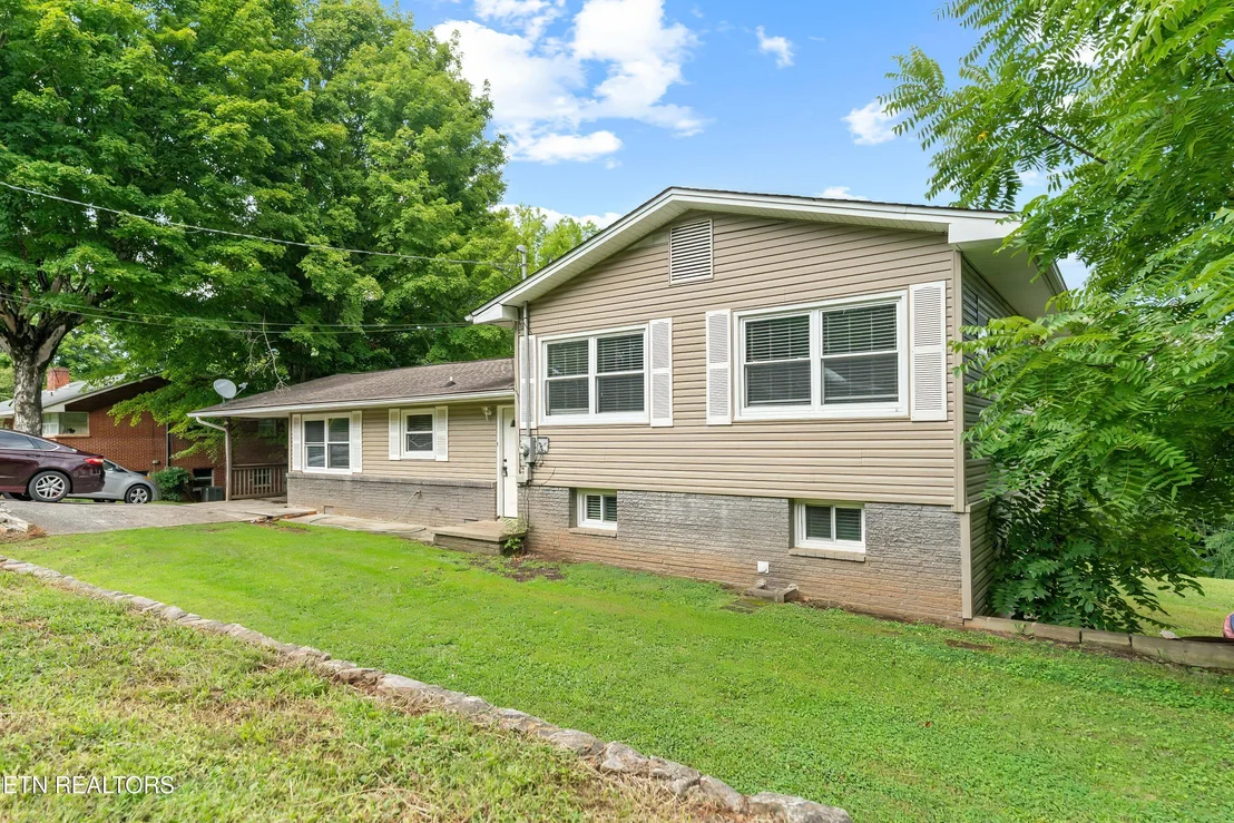 Photo of 561 Robinson Drive