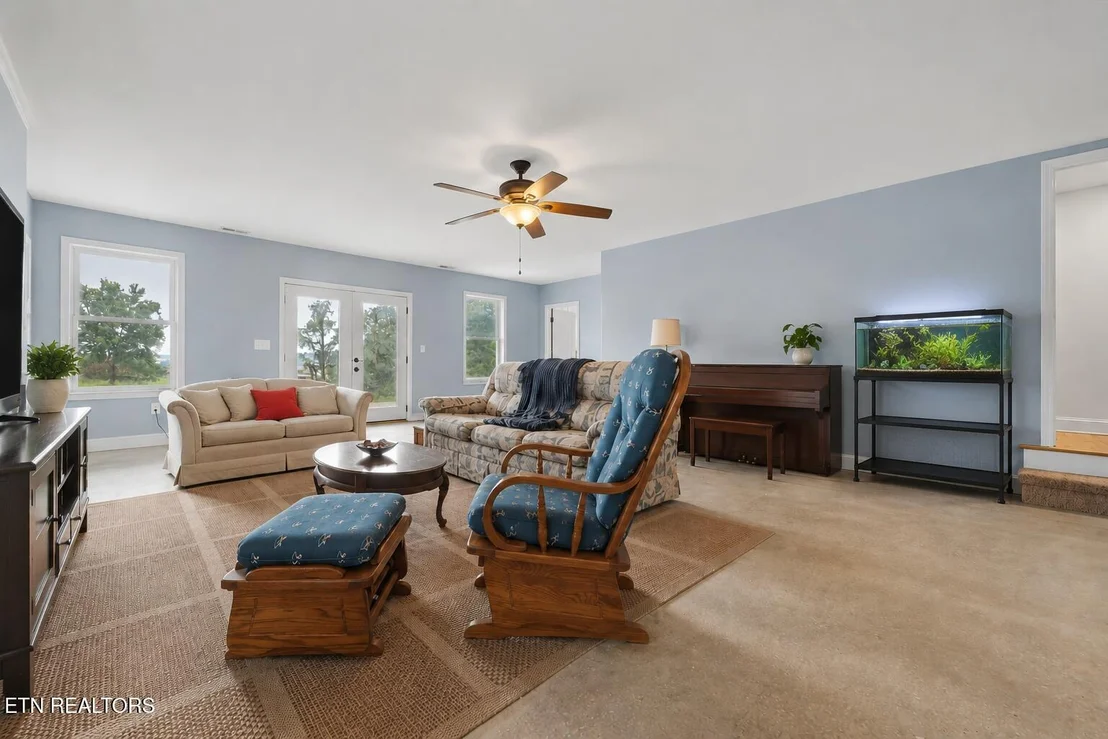Photo of 1090 Shell Rd