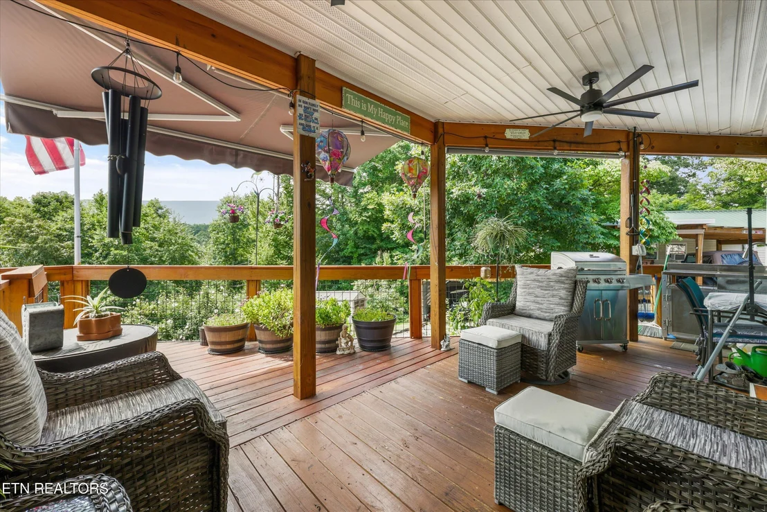 Photo of 844 Peacock Ridge Rd