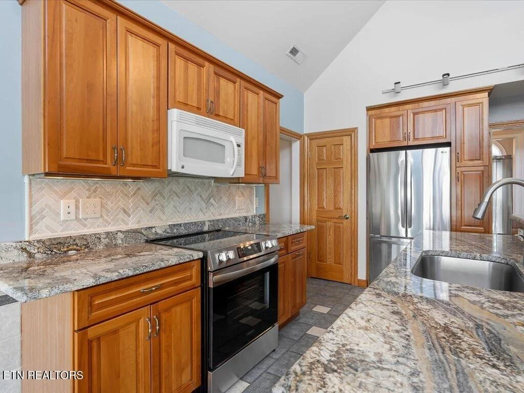 Photo of 311 Alberts Cove