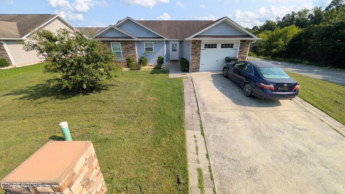 Photo of 447 Cornus Ave
