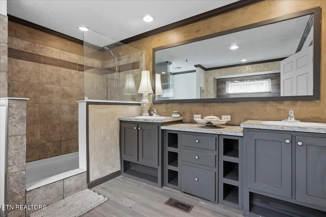 Photo of 340 Trigonia Rd