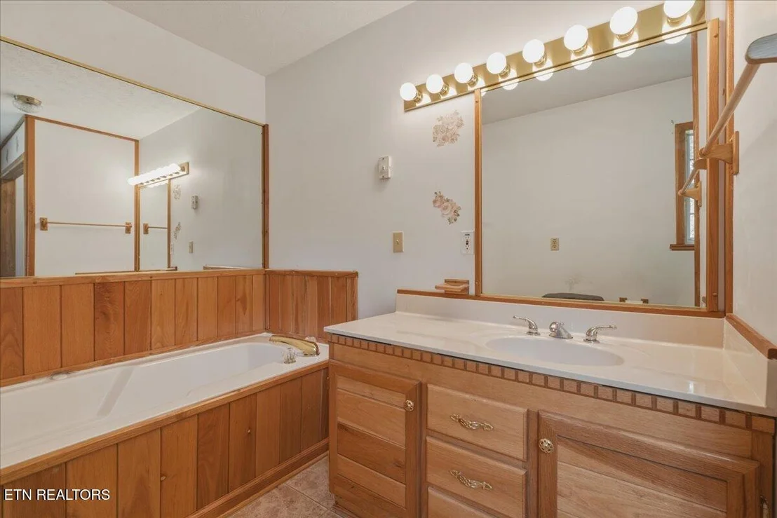 Photo of 142 Oak Drive