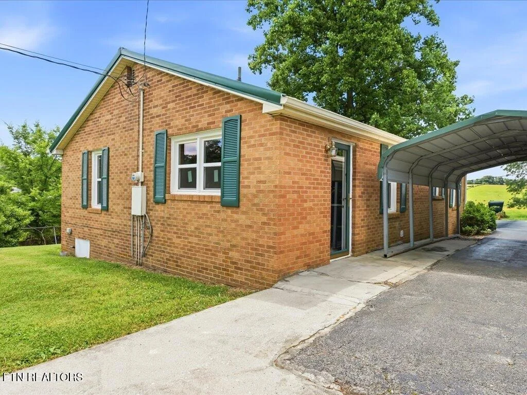 Photo of 818 Guy Collins Rd