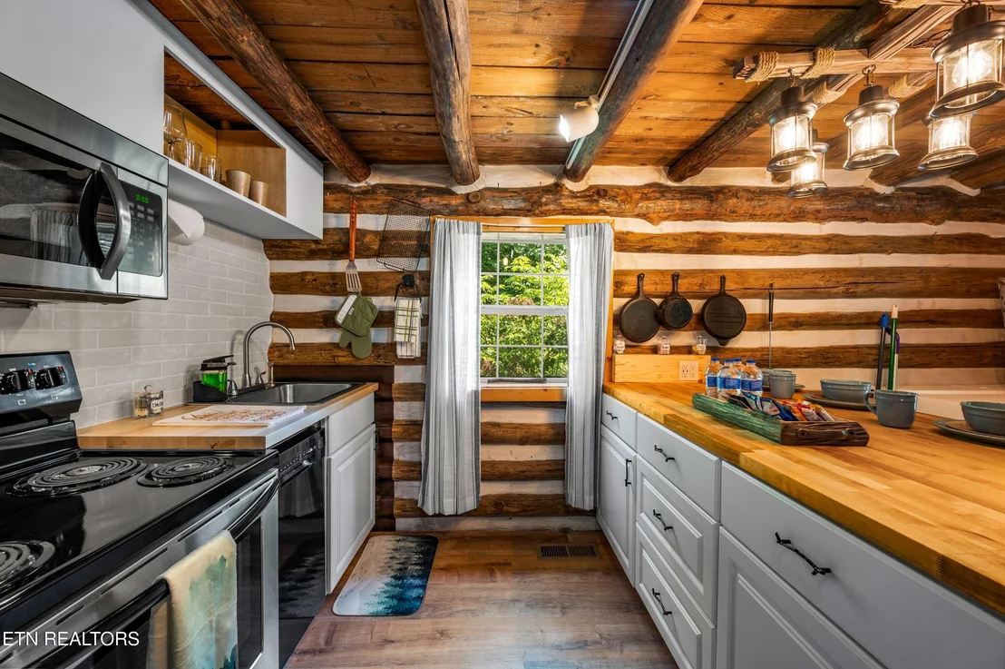 Photo of 2338 Jims Way