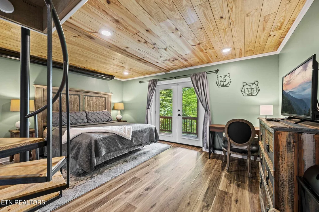 Photo of 1020 Ski View Lane