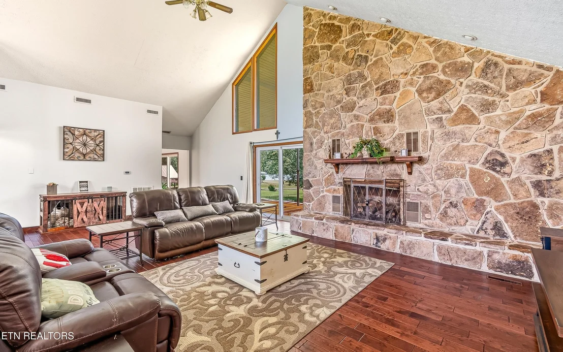 Photo of 382 Edgelake Drive