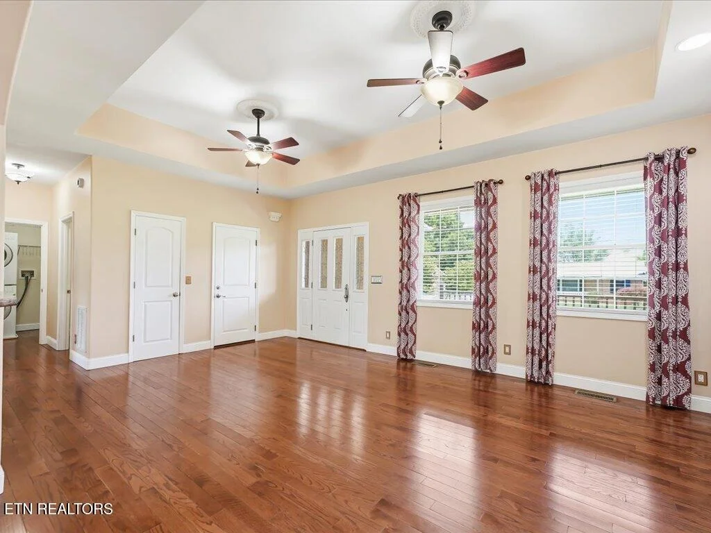 Photo of 985 Claudette Drive