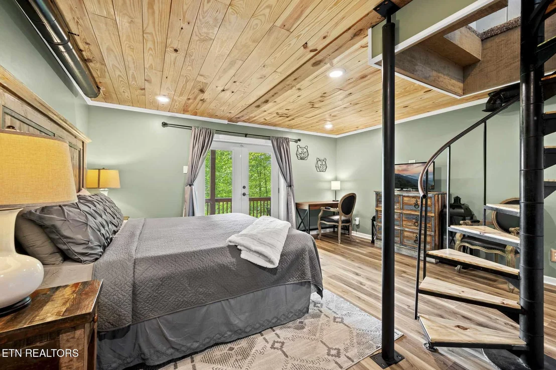 Photo of 1020 Ski View Lane