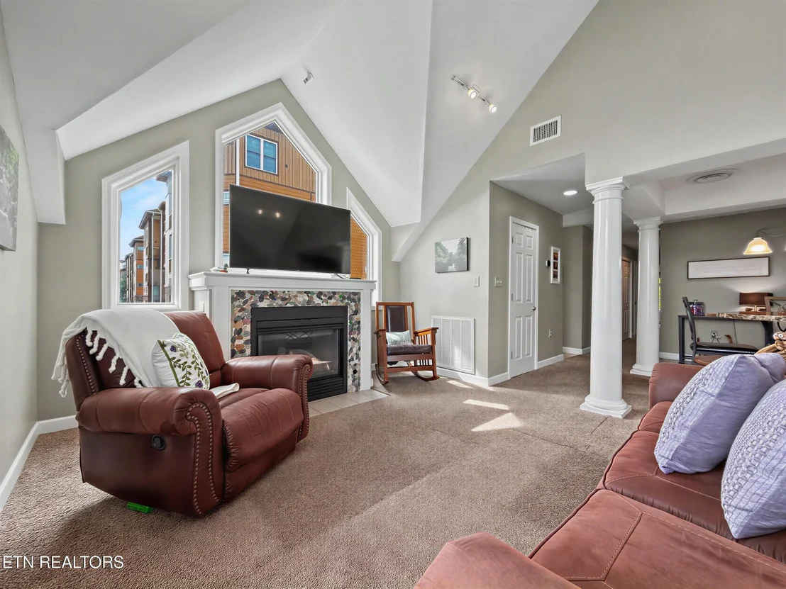 Photo of Unit UNITB301 at 609 River Place Way