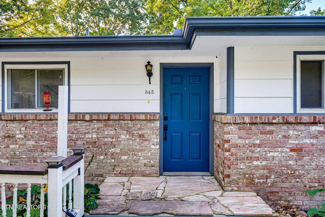 Photo of 845 W Outer Drive