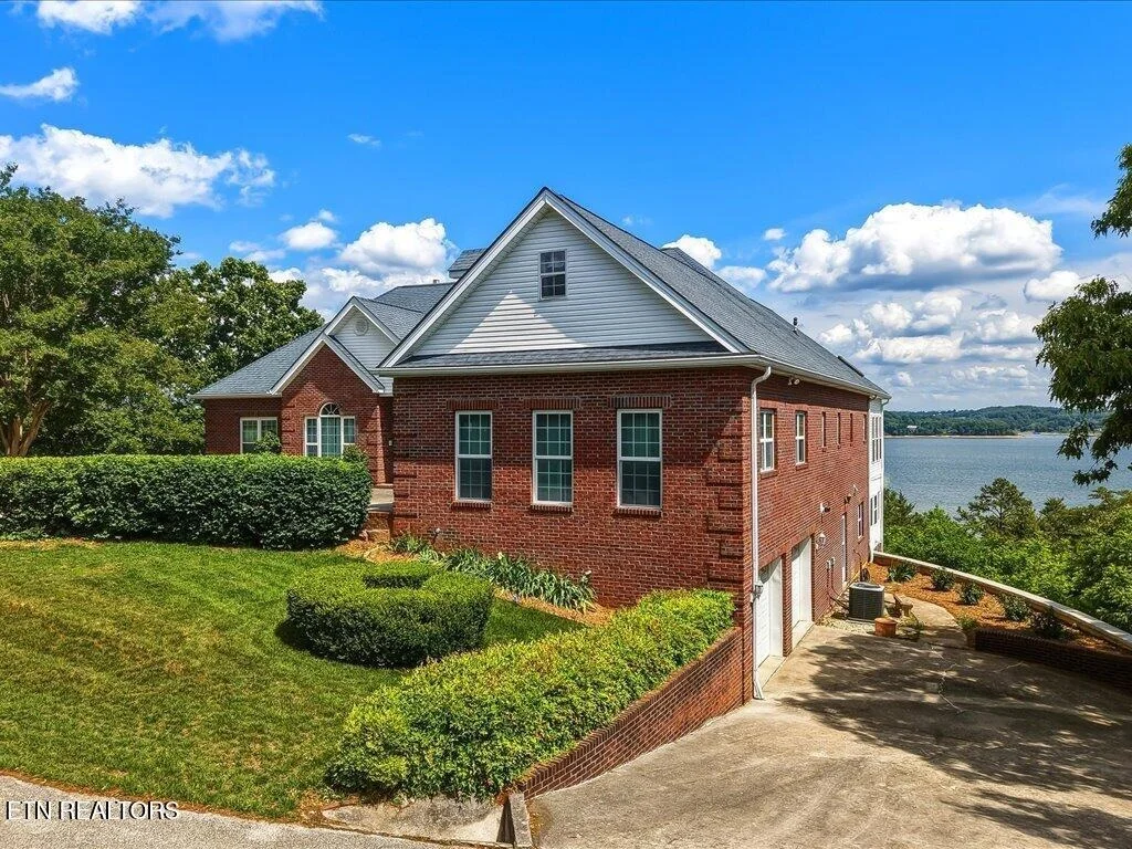 Photo of 311 Alberts Cove