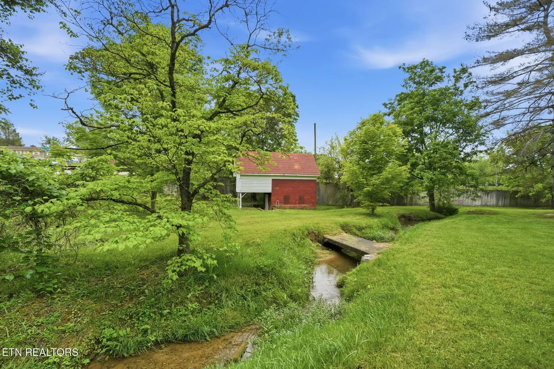 Photo of 240 Maplehurst Lane