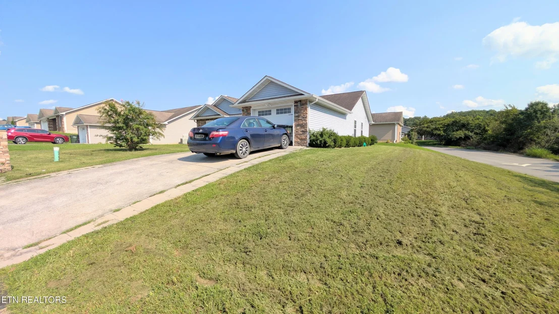 Photo of 447 Cornus Ave